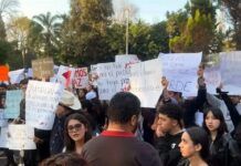 Estudiantes marchan en Michoacán para exigir justicia por alcalde asesinado en Uruapan