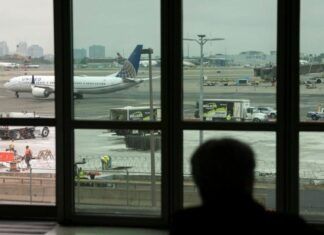 Continúan atrasos en aeropuertos de EU tras peor fin de semana del cierre federal