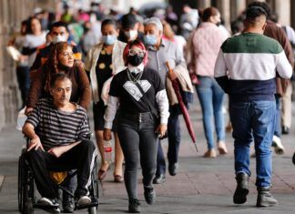 Palabras Más / ¡Indigno!