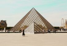 Detienen a cuatro personan por robo a Museo de Louvre