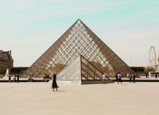 Detienen a cuatro personan por robo a Museo de Louvre