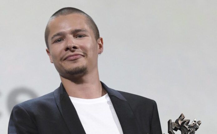 toby-wallace-es-el-primer-actor-confirmado-de-la-serie-assassins-creed-de-netflix-1024x631