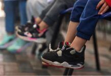 Hola Paisano / Los hijos del miedo: la generación estadounidense que crece mirando la puerta