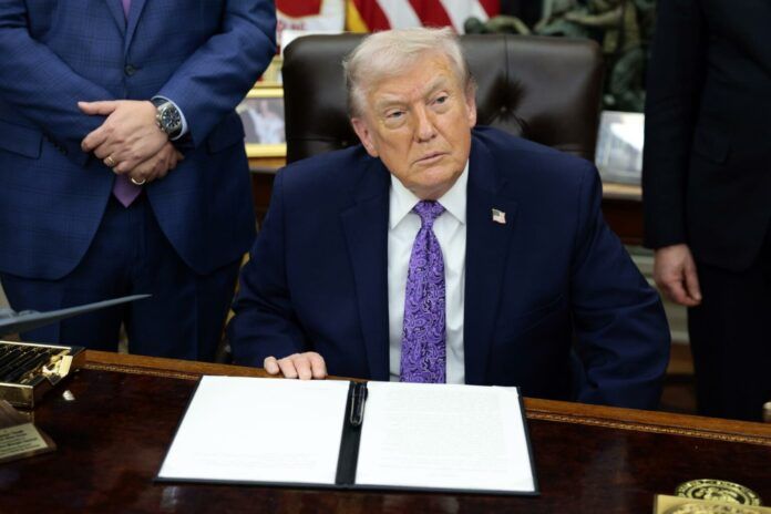 Trump dice que la campaña de presión sobre Venezuela
