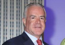 Bloquean cuentas bancarias de Raúl Rocha dueño de Miss Universo