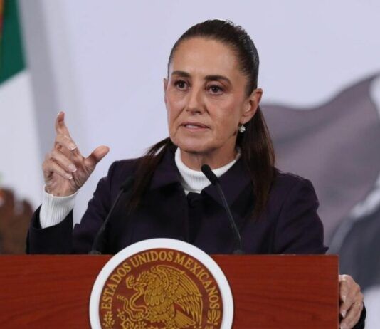 Sheinbaum arremete contra La Derecha Diario: acusa red de bots, noticias falsas y operación política en América Latina