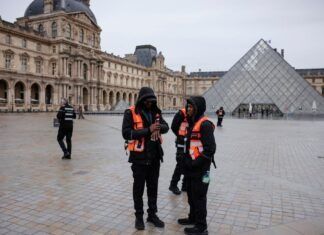 Museo del Louvre vuelve a cerrar por huelga de sus trabajadores