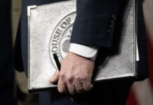 EU retira miles de documentos de Epstein tras divulgar información de víctimas