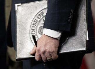 EU retira miles de documentos de Epstein tras divulgar información de víctimas