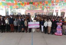 Alcaldesa Rosi Wong Romero entrega instrumentos musicales a la banda de guerra de la secundaria Justo Sierra