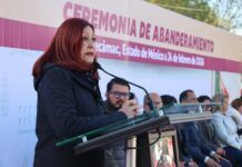 Alcaldesa Rosi Wong encabeza la ceremonia de abanderamiento de escoltas por el Día de la Bandera