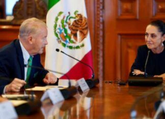 Sheinbaum se reúne con el embajador de EU, Ronald Johnson, en Palacio Nacional