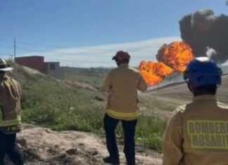 Explosión en ducto de Pemex provoca incendio y desalojos en Playas de Rosarito, Baja California