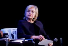Hillary Clinton acusa al gobierno de Trump de “encubrimiento” en caso Epstein