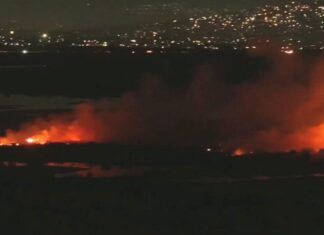 Incendio en Nezahualcóyotl, Edomex, provoca humo hasta CDMX en plena contingencia ambiental
