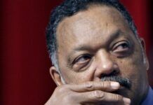 Murió Jesse Jackson, luchador por los derechos civiles en EU
