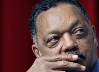 Murió Jesse Jackson, luchador por los derechos civiles en EU