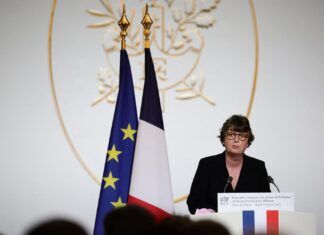Presidenta del Louvre presentó su renuncia tras numerosas crisis del museo