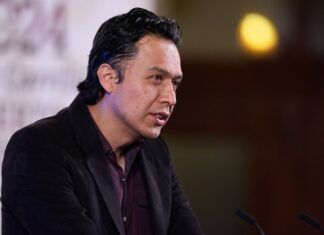 Se Comenta Solo Con / El Siniestro Espectáculo