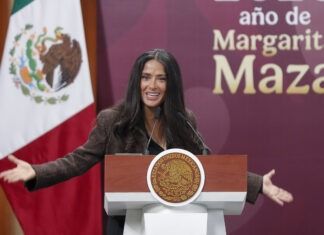 Se Comenta Solo Con / La Máscara De Salma