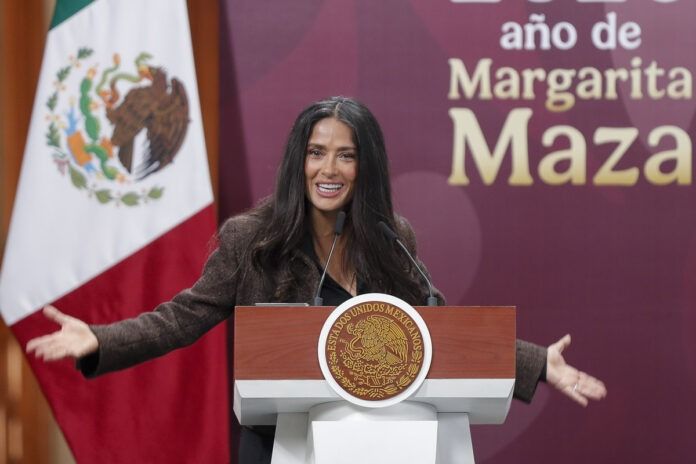 Sheinbaum anuncia incentivos para industria cinematográfica con Salma Hayek como invitada