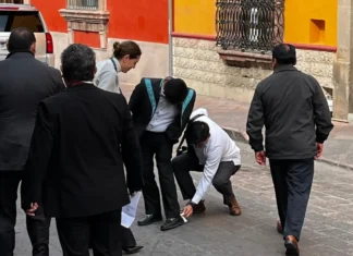 El México de Hoy / Zapatos limpios, dignidad manchada