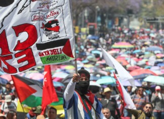 Maestros se enfrentan con Policía durante marcha de protesta en CDMX