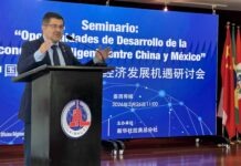 Economista antorchista participa en seminario sobre economía inteligente