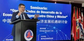 Economista antorchista participa en seminario sobre economía inteligente