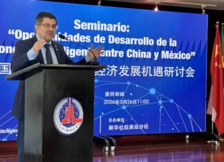 Economista antorchista participa en seminario sobre economía inteligente
