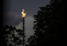 Precio del petróleo supera los 100 dólares por barril en medio del conflicto en Irán
