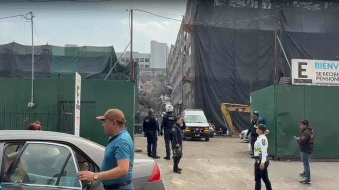 cae-edificio-en-demolicion-en-san-antonio-abad-continuan-labores-de-rescate-1536x864