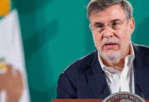 Palabras Más / ¡Corifeos de Palacio!