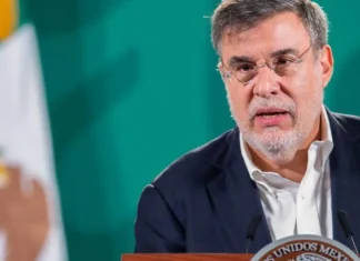 Palabras Más / ¡Corifeos de Palacio!