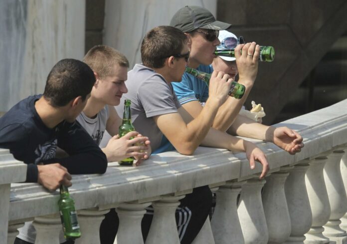 Fármacos para la obesidad reducen los días de consumo excesivo de alcohol, según un ensayo