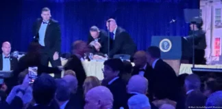 Evacúan a Trump de cena con corresponsales tras detonaciones