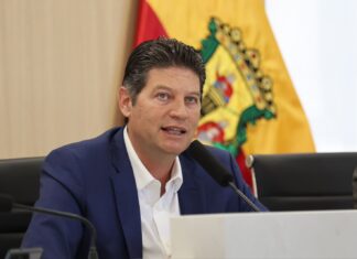 Poder Público / Acalla críticas Poncho