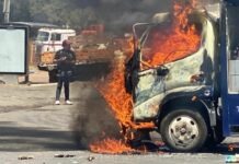 Comuneros de Arantepacua queman vehículos y causan destrozos en Morelia
