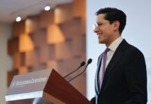 Roberto Velasco viaja a Bruselas, previo a ratificación del acuerdo México-UE