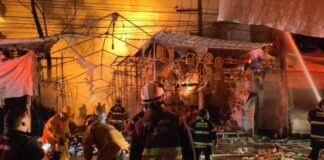 Incendio consume puestos semifijos en el Mercado de Sonora