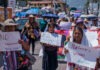 Parteras indígenas marchan en Chiapas para defender su práctica ancestral