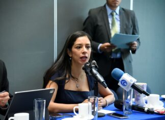 Gobierno y Morena ven al ajolote como elemento propagandístico; en 2022 alteraron su hábitat