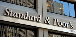 S&P cambia de estable a negativa la nota soberana de México