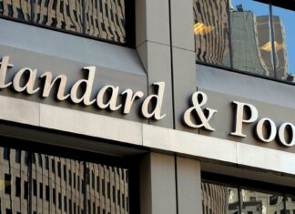 S&P cambia de estable a negativa la nota soberana de México