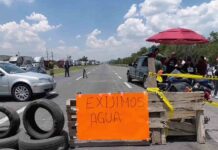 Habitantes bloquean carretera 57 en Querétaro para exigir abasto de agua