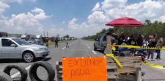 Habitantes bloquean carretera 57 en Querétaro para exigir abasto de agua
