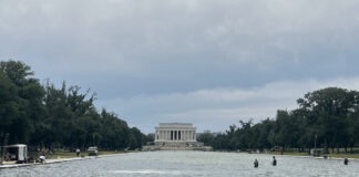 Trump endurece advertencia contra vandalismo en el Monumento a Lincoln