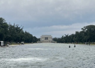 Trump endurece advertencia contra vandalismo en el Monumento a Lincoln