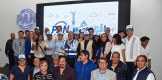 Abandonan más de 200 liderazgos a Morena y se unen al PAN CDMX