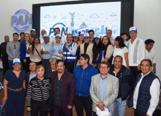 Abandonan más de 200 liderazgos a Morena y se unen al PAN CDMX